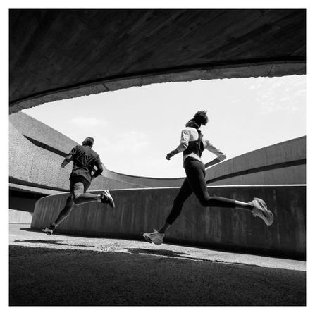 Apple Watch Ultra 2 (GPS + Cellular) 49 mm Caixa de Titânio com Pulseira Loop Alpina Azul G