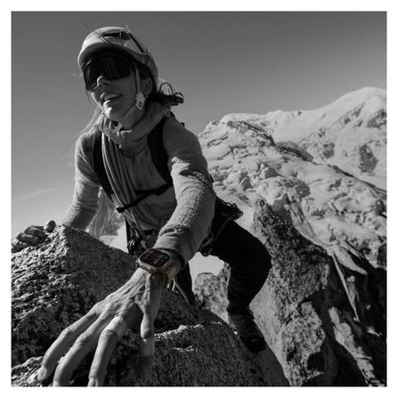 Apple Watch Ultra 2 (GPS + Cellular) 49 mm Caixa de Titânio com Pulseira Loop Alpina Azul G