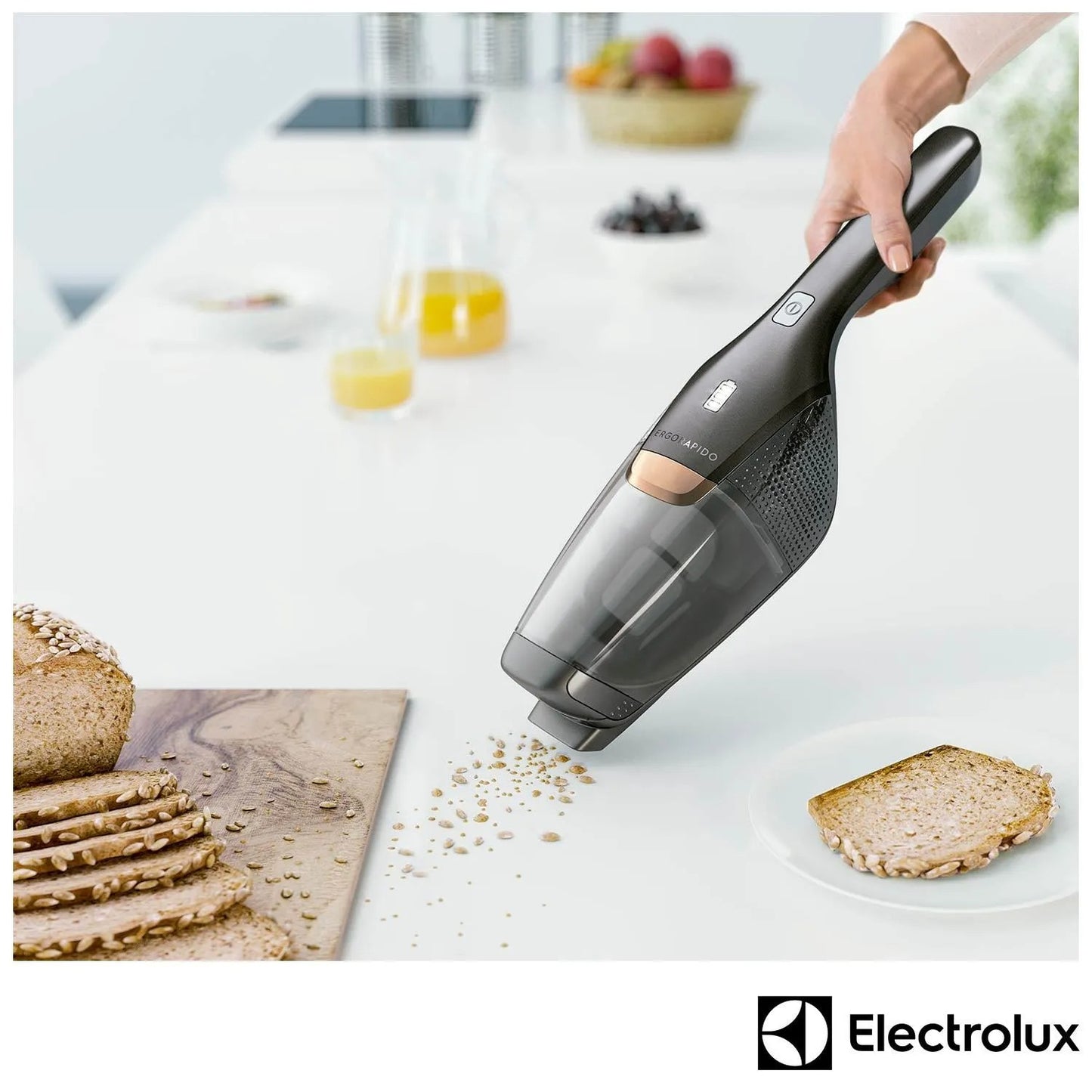 Aspirador de Pó Vertical 2 em 1 Electrolux Ergorapido Capacidade de 0,4 Litros Filtro - ERG24C