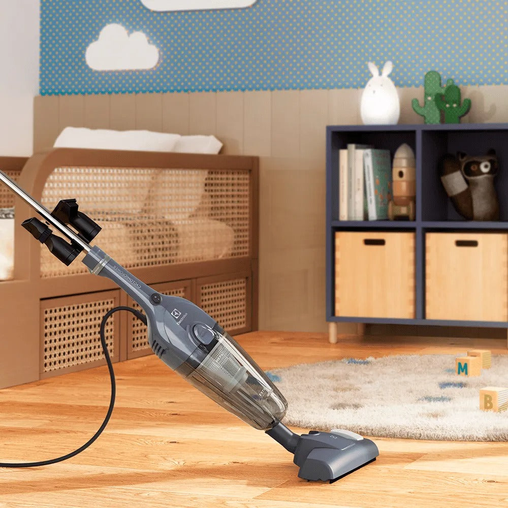 Aspirador de Pó Vertical com Fio Electrolux 2 em 1 Efficient Capacidade de 0,95 Litros com Cyclonic Power - STK17