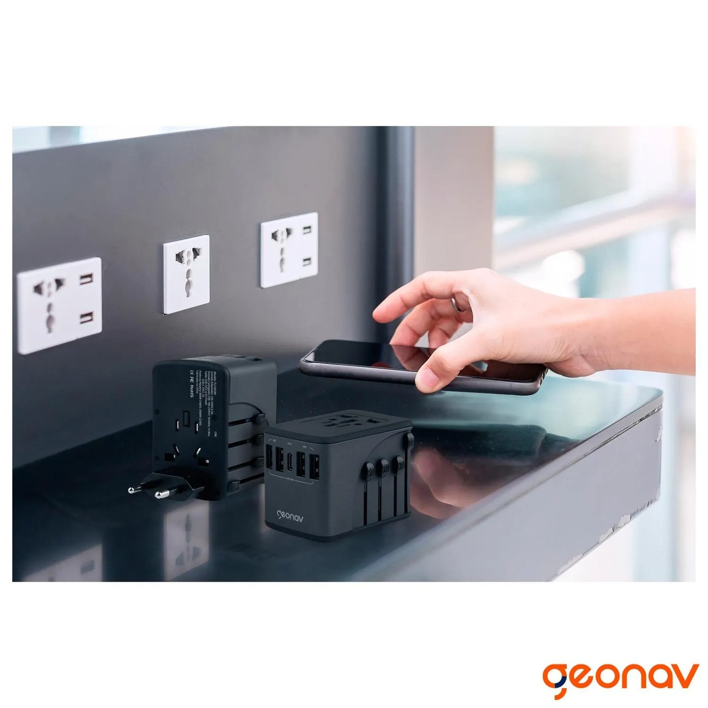 Carregador Universal com Adaptadores de Viagem USB + USB-C Preto - Geonav - TLCH65BK